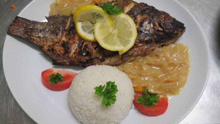 YASSA (Poisson ou Poulet) (tous les jours)