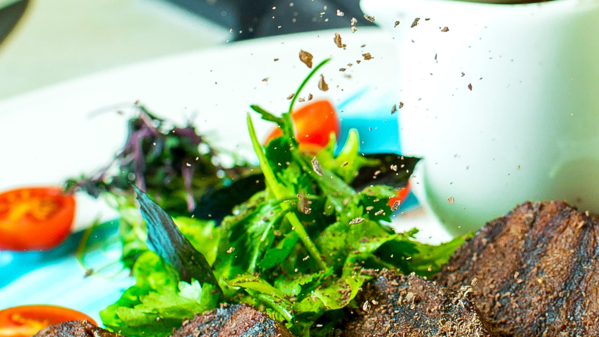 Filet de boeuf grillé aux épices du jardin